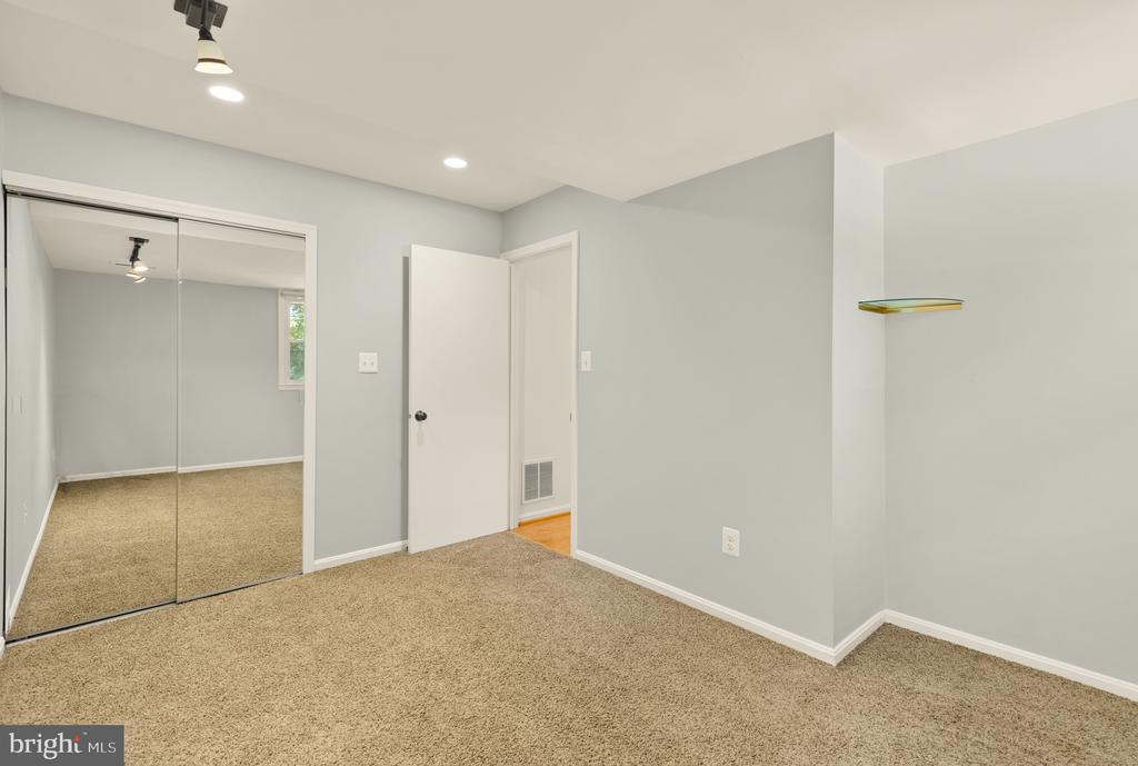 8407 GEORGIAN WAY