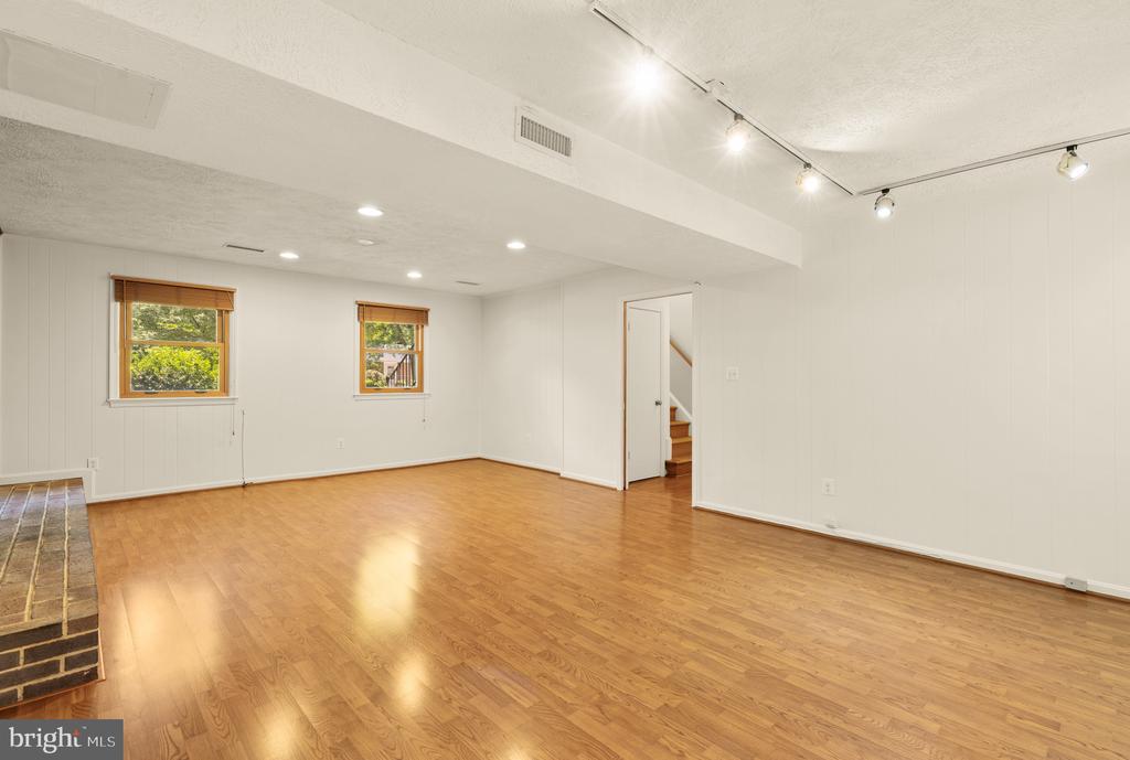 8407 GEORGIAN WAY