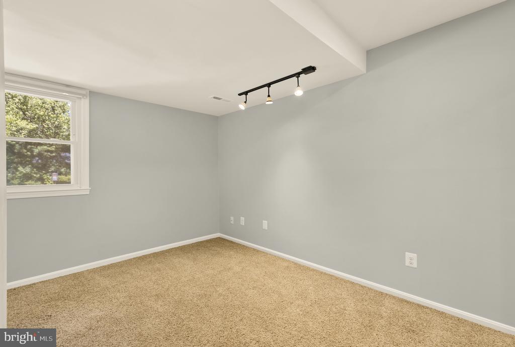 8407 GEORGIAN WAY