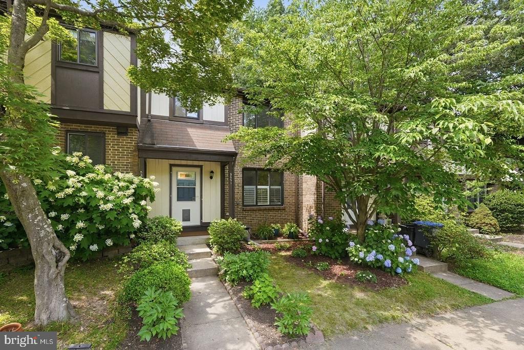 5851 JACKSONS OAK COURT