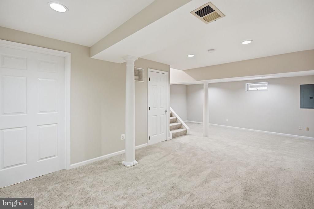 5851 JACKSONS OAK COURT