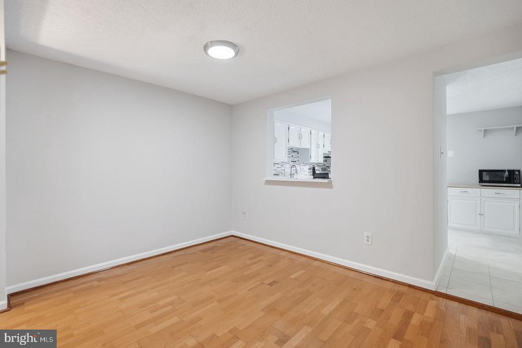 5851 JACKSONS OAK COURT