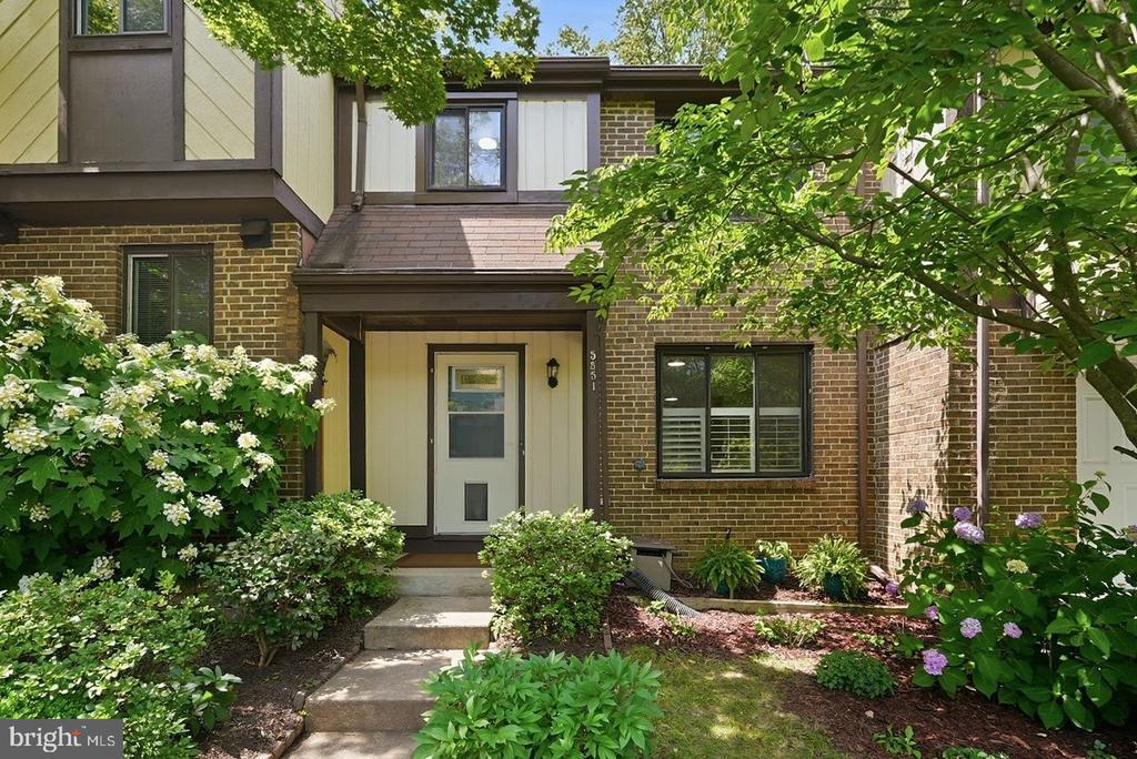 5851 JACKSONS OAK COURT