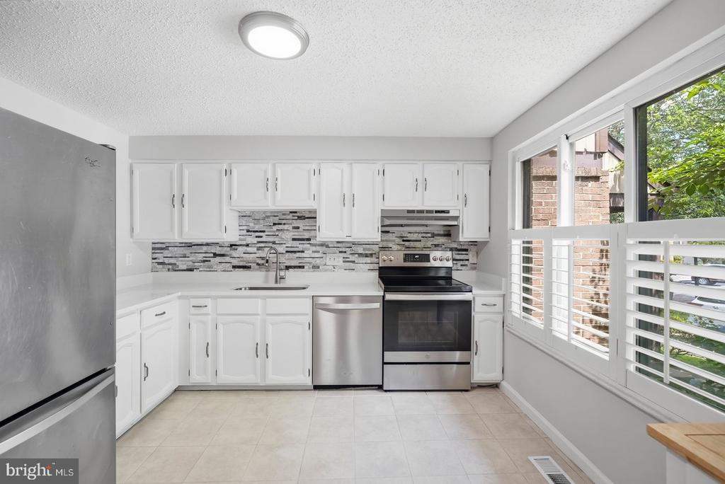 5851 JACKSONS OAK COURT