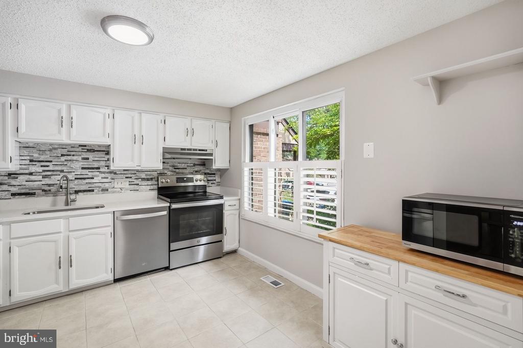 5851 JACKSONS OAK COURT