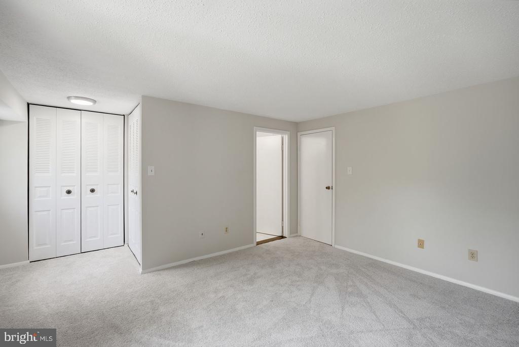 5851 JACKSONS OAK COURT
