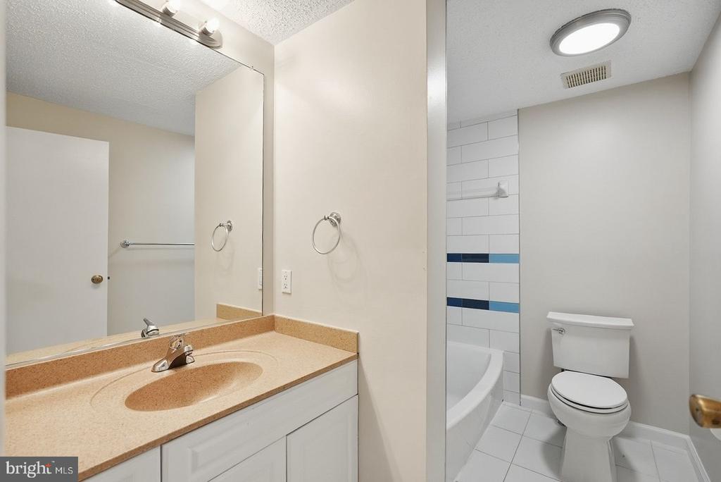 5851 JACKSONS OAK COURT