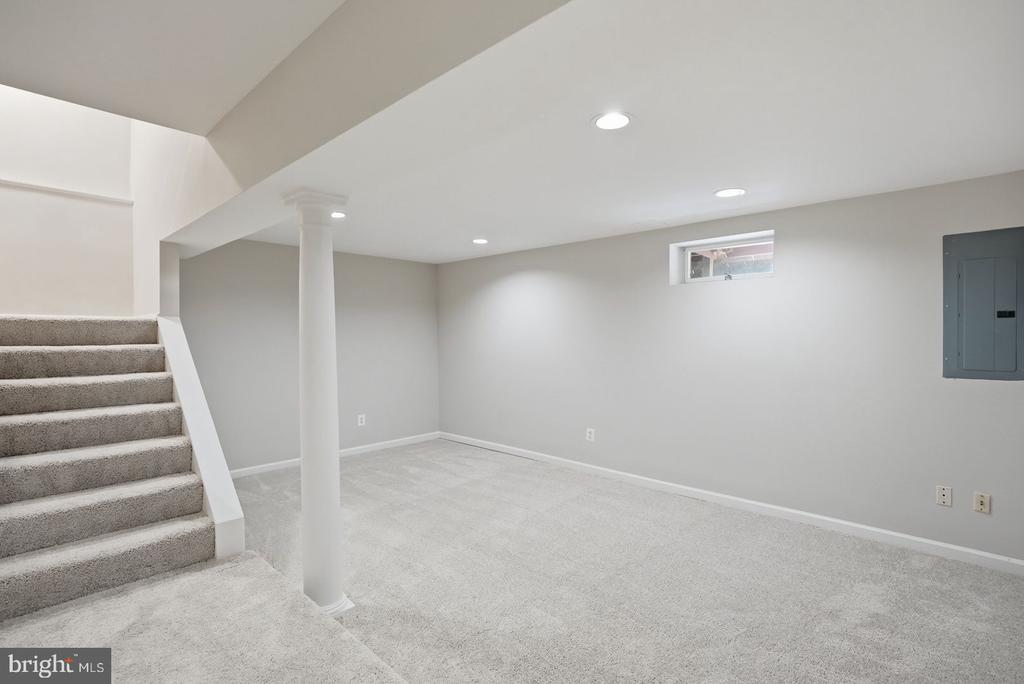 5851 JACKSONS OAK COURT