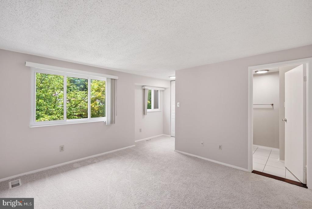 5851 JACKSONS OAK COURT