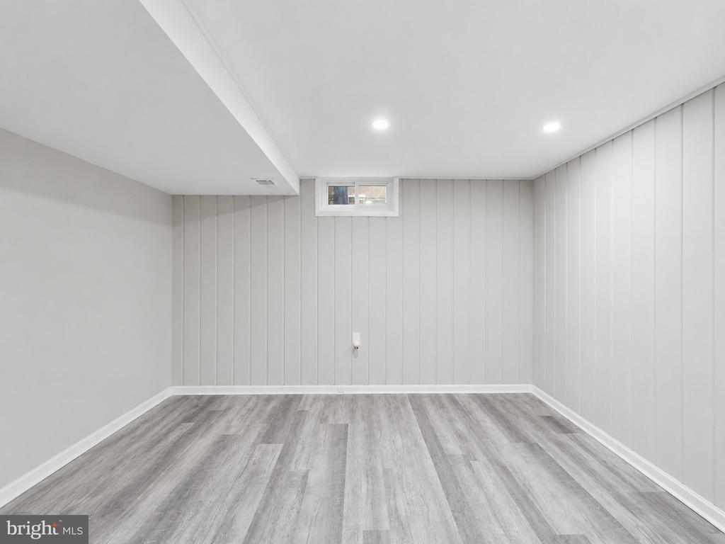 5935 WILLIAMSBURG ROAD