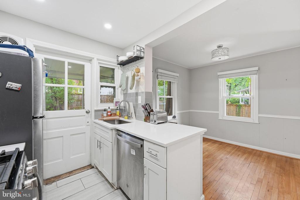 5935 WILLIAMSBURG ROAD