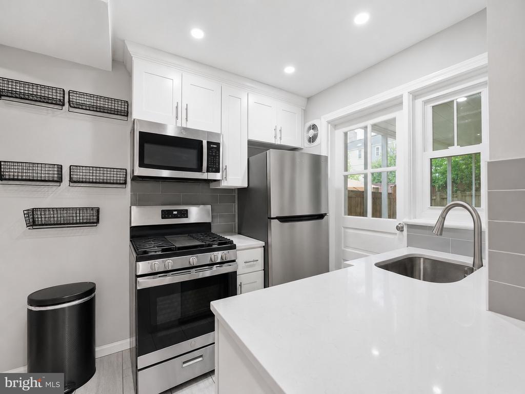 5935 WILLIAMSBURG ROAD