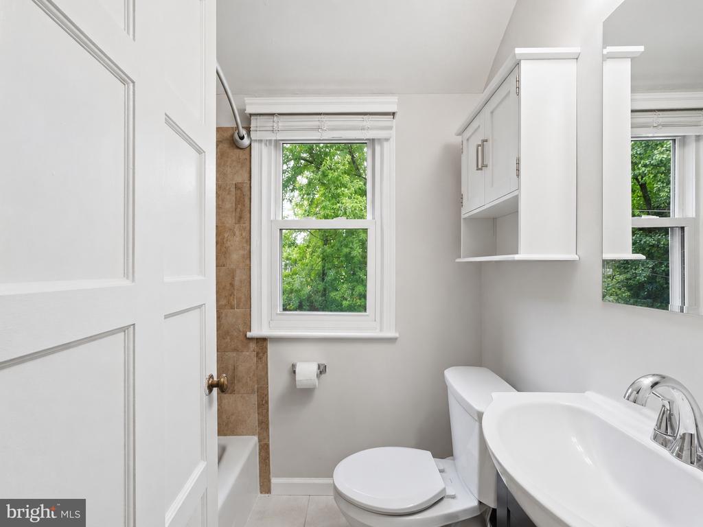 5935 WILLIAMSBURG ROAD
