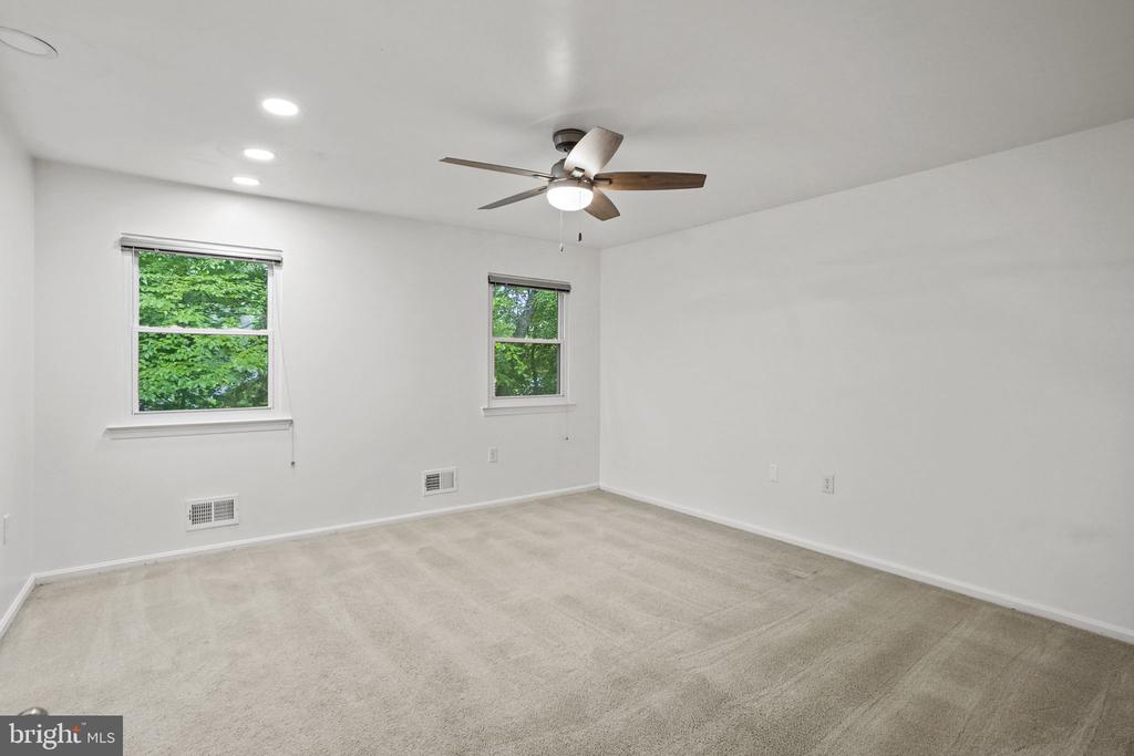 9086 BROOK FORD ROAD