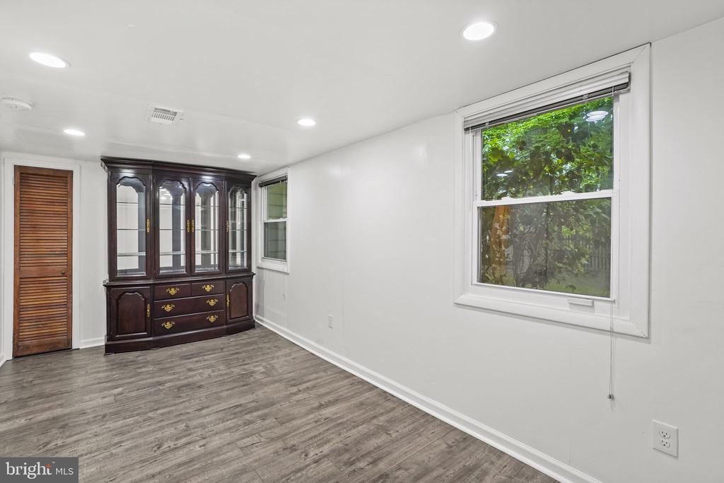 9086 BROOK FORD ROAD