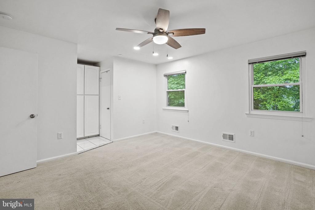9086 BROOK FORD ROAD