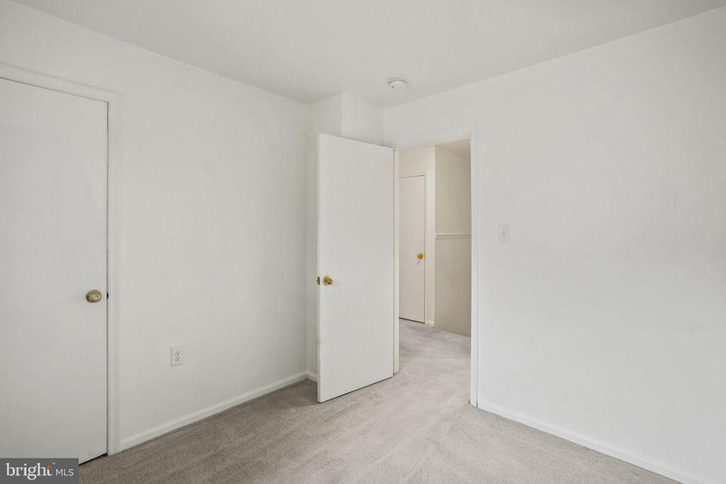 9086 BROOK FORD ROAD