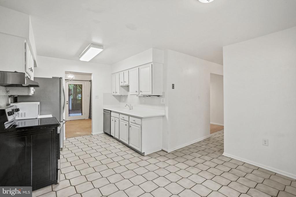 9086 BROOK FORD ROAD