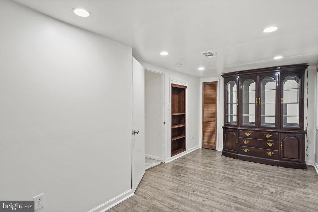 9086 BROOK FORD ROAD