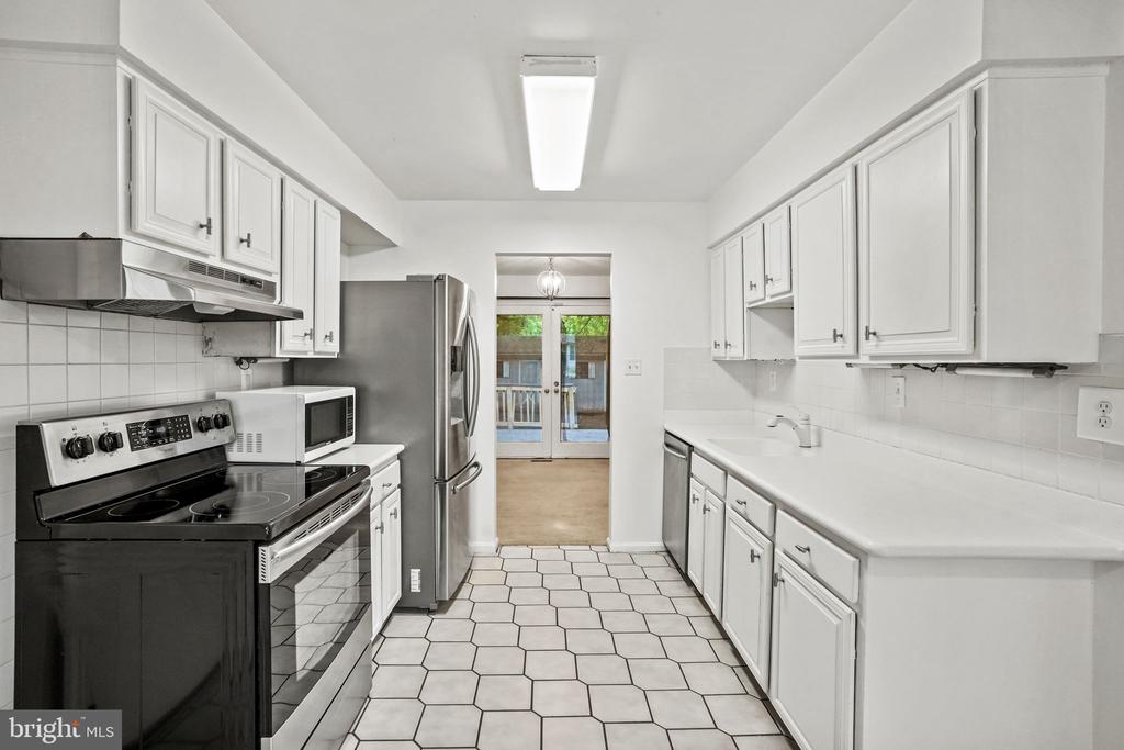 9086 BROOK FORD ROAD