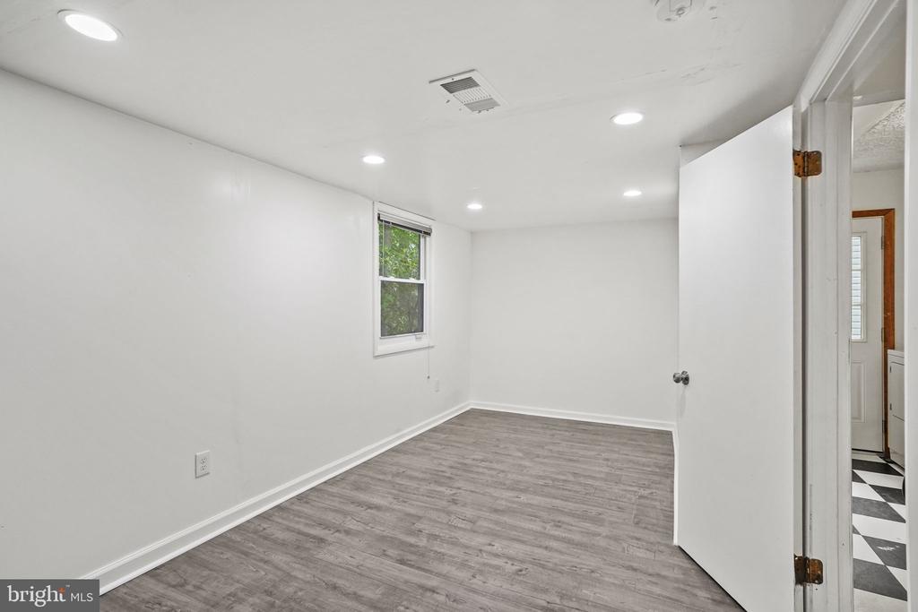 9086 BROOK FORD ROAD
