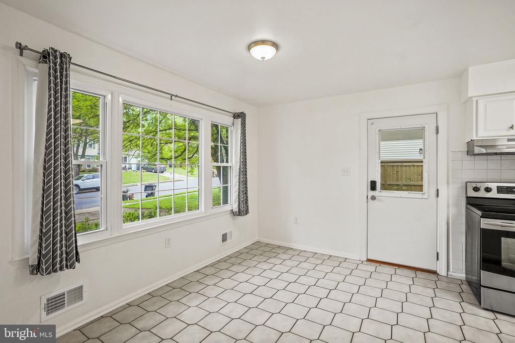 9086 BROOK FORD ROAD