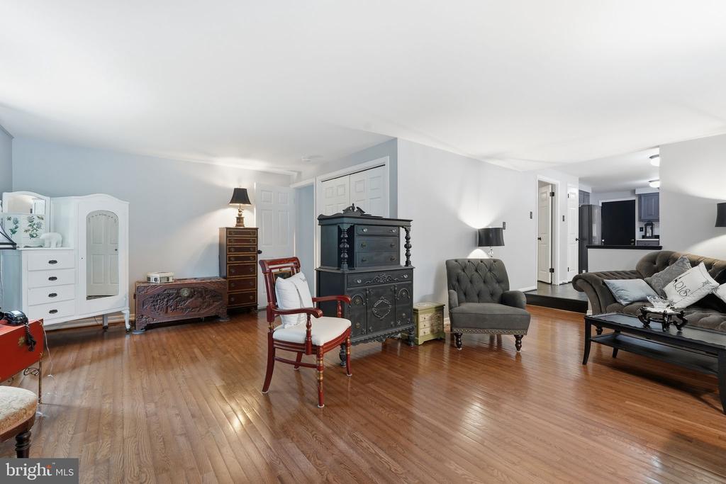6121 QUEENS BRIGADE COURT
