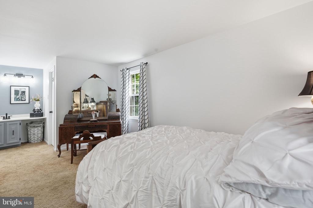 6121 QUEENS BRIGADE COURT