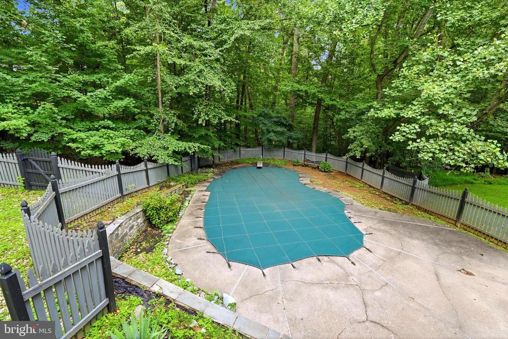 6121 QUEENS BRIGADE COURT