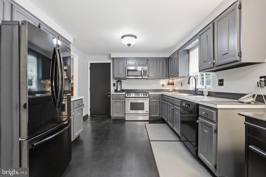 6121 QUEENS BRIGADE COURT
