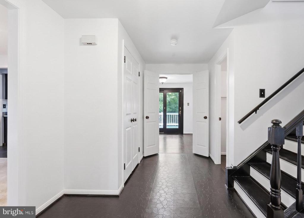6121 QUEENS BRIGADE COURT