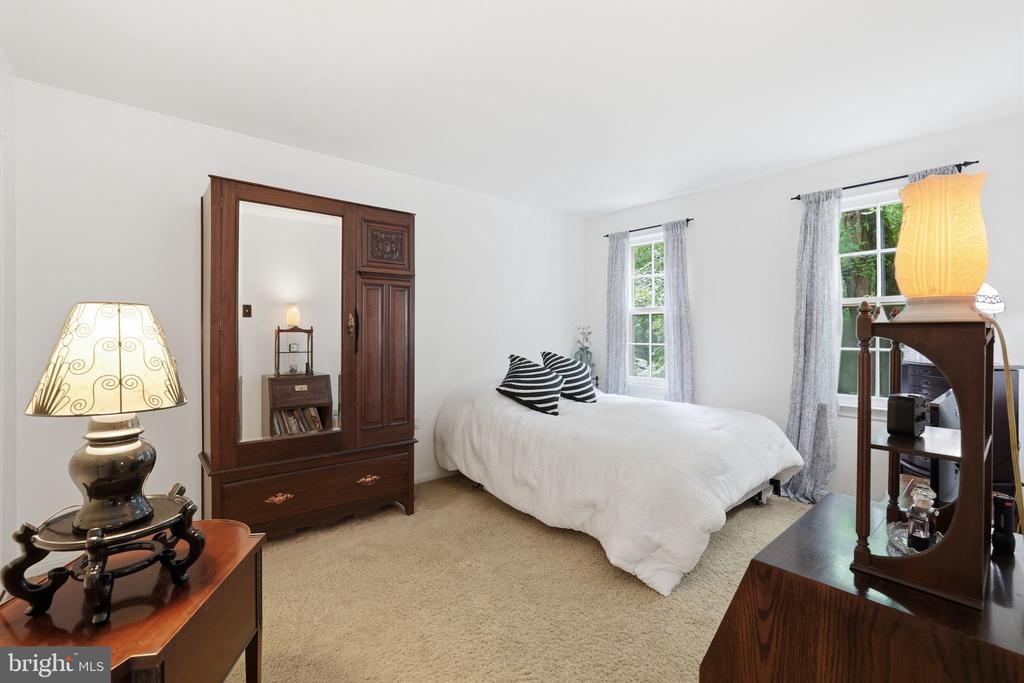 6121 QUEENS BRIGADE COURT