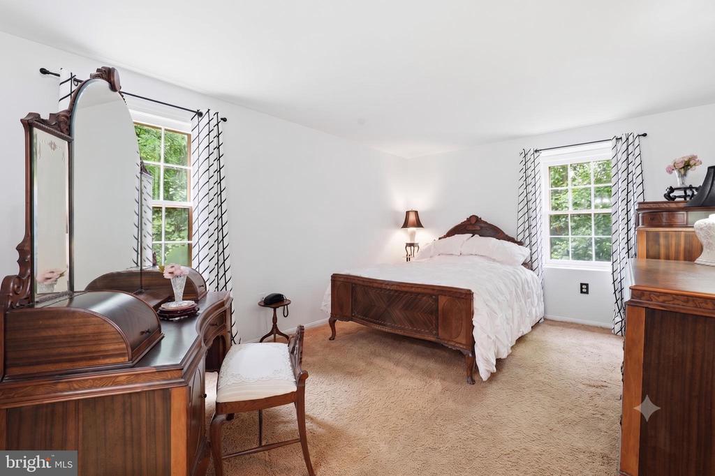 6121 QUEENS BRIGADE COURT