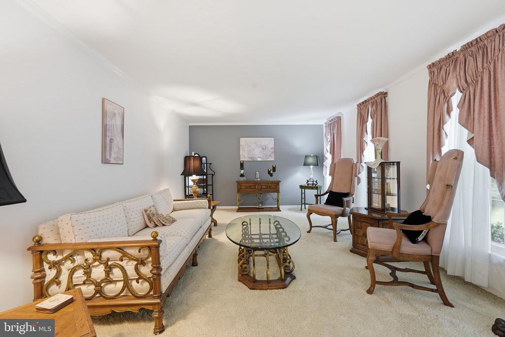 6121 QUEENS BRIGADE COURT