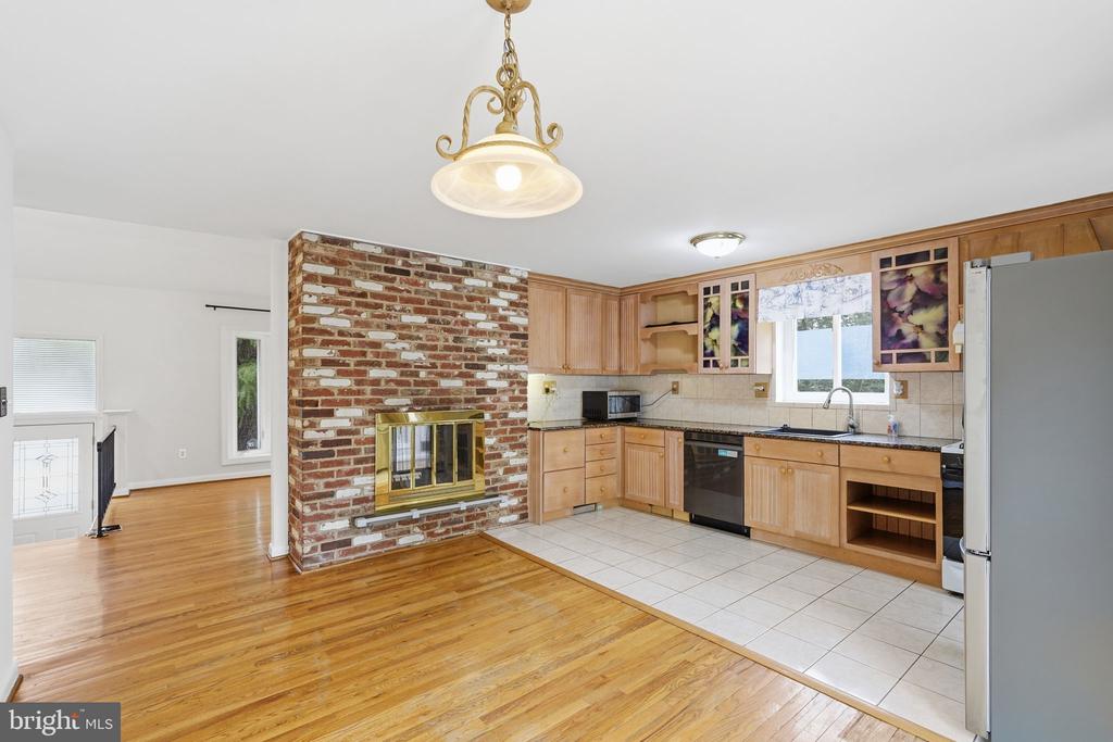 6806 LEMON ROAD