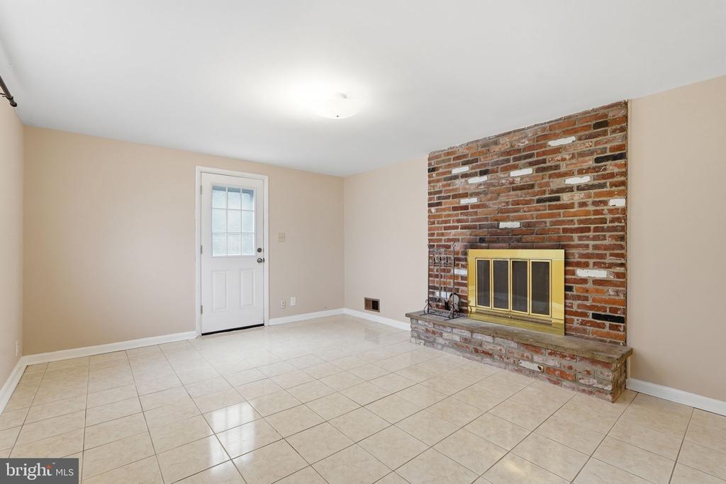 6806 LEMON ROAD