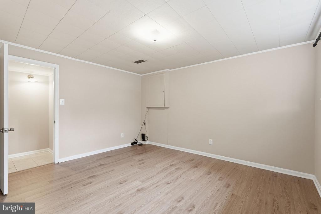6806 LEMON ROAD