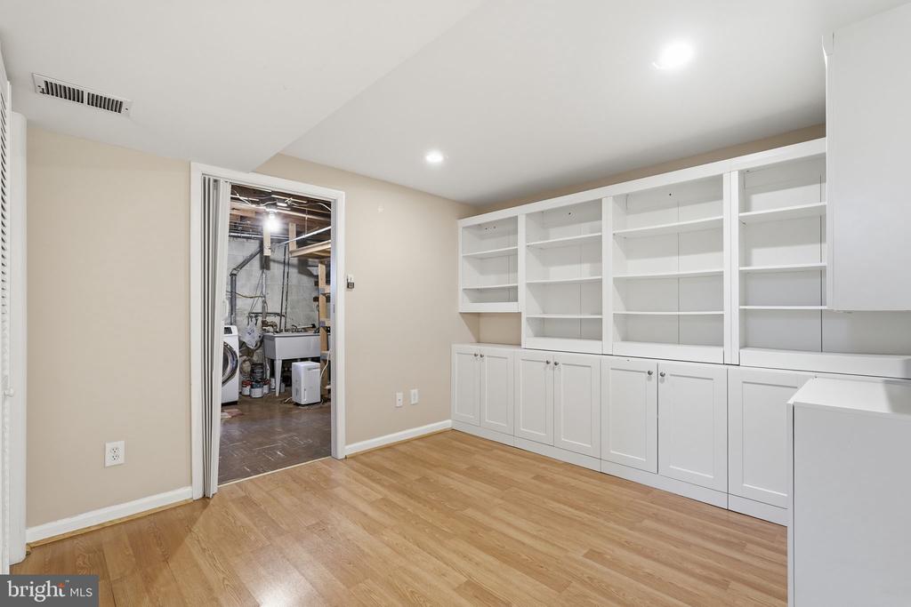 6806 LEMON ROAD