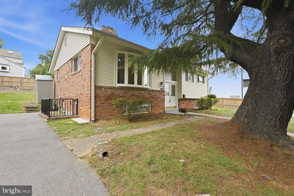 6806 LEMON ROAD