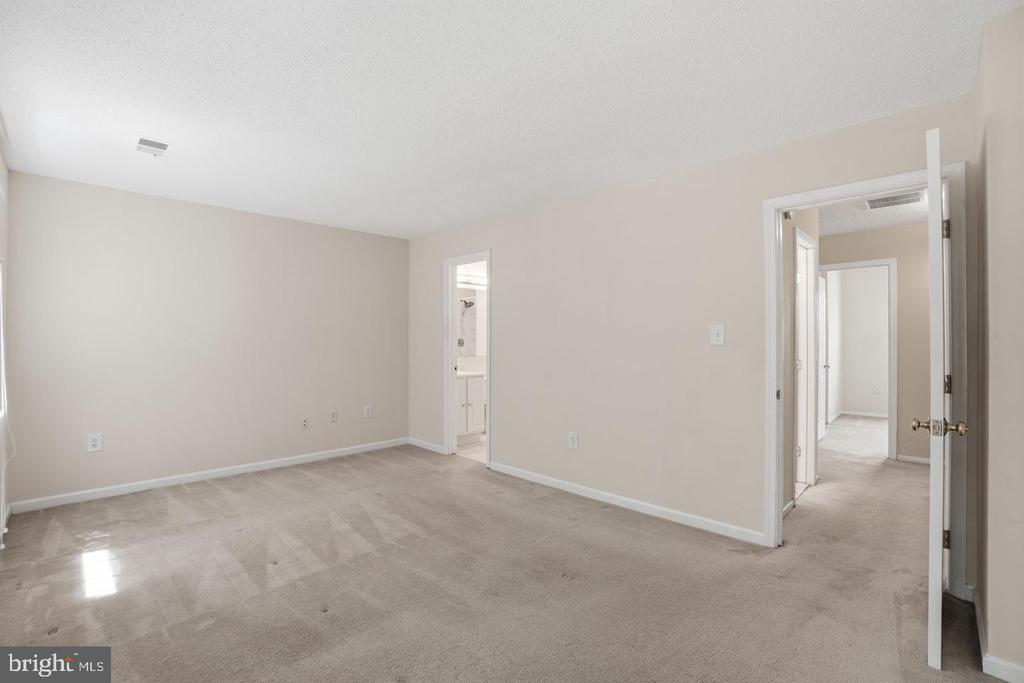 2391 HUNTERS SQUARE COURT