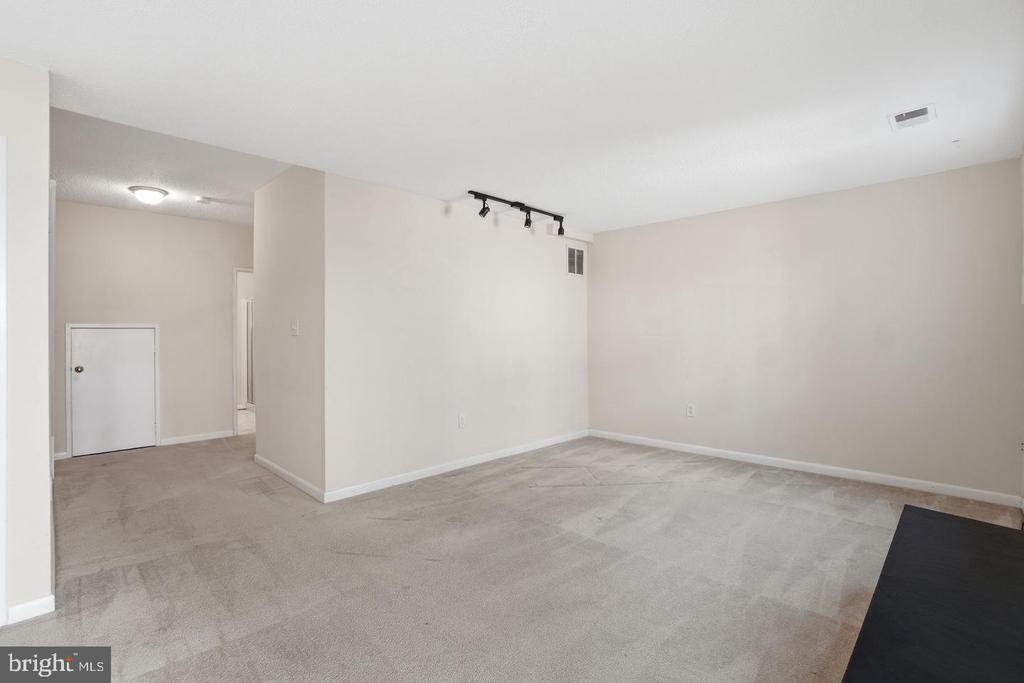 2391 HUNTERS SQUARE COURT