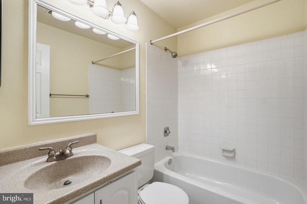 2391 HUNTERS SQUARE COURT