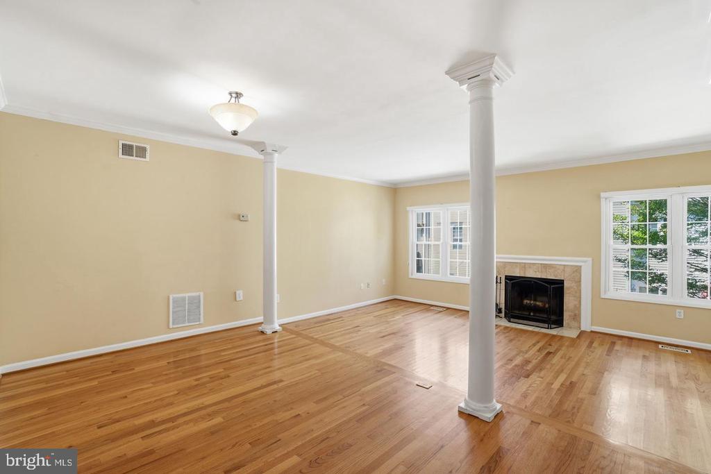 2391 HUNTERS SQUARE COURT