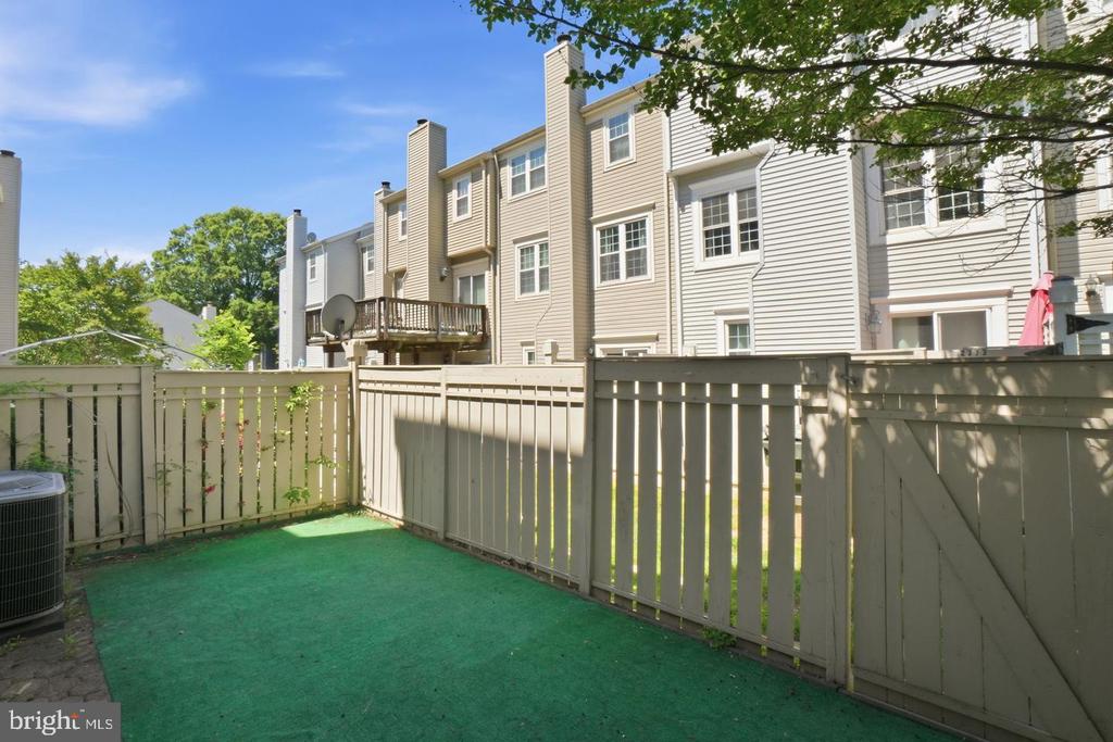 2391 HUNTERS SQUARE COURT