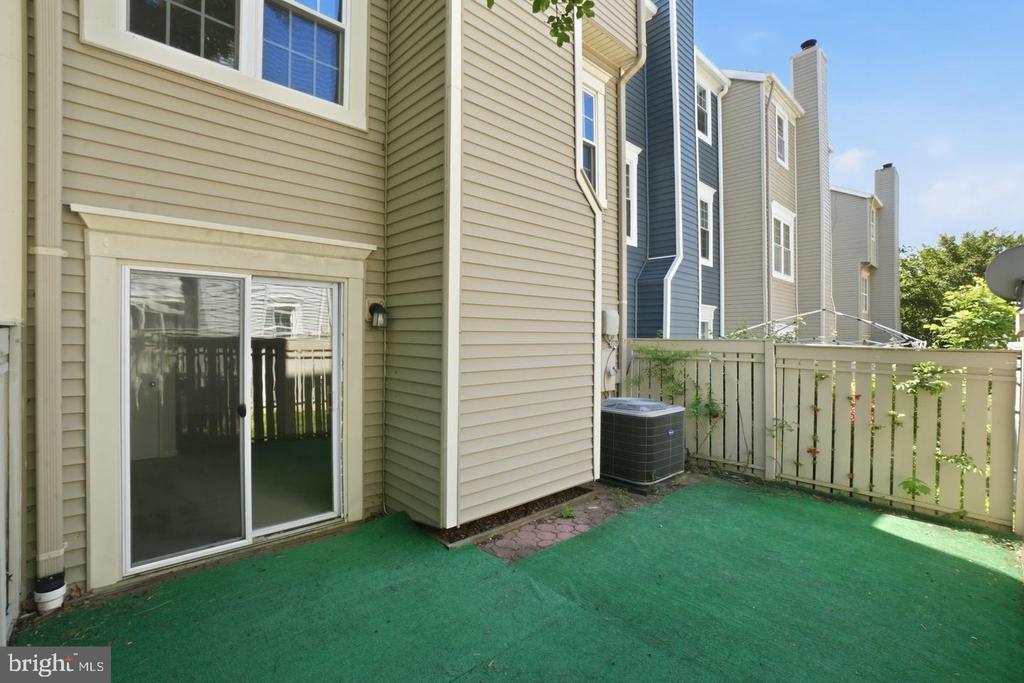 2391 HUNTERS SQUARE COURT