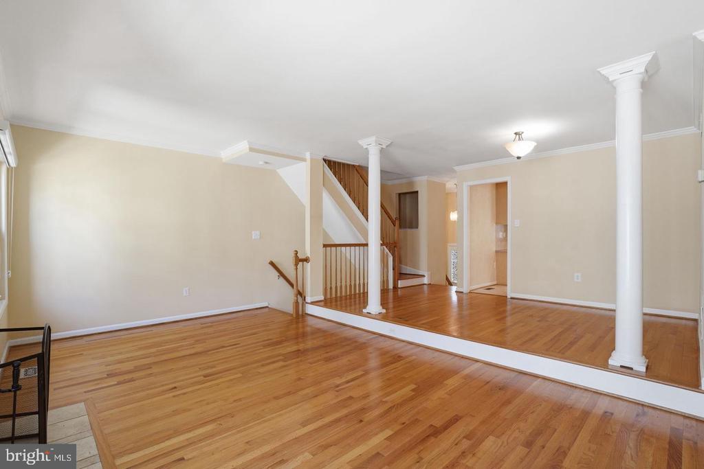 2391 HUNTERS SQUARE COURT