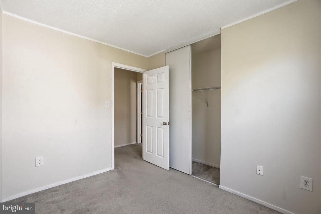 2391 HUNTERS SQUARE COURT