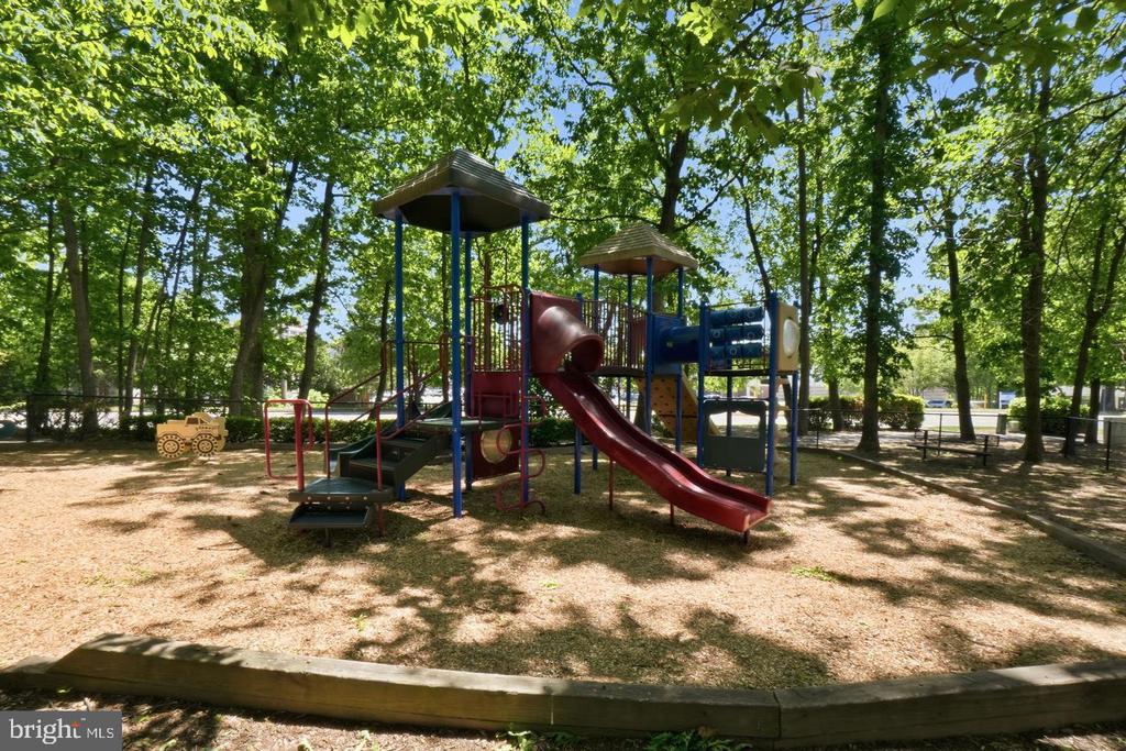 2391 HUNTERS SQUARE COURT
