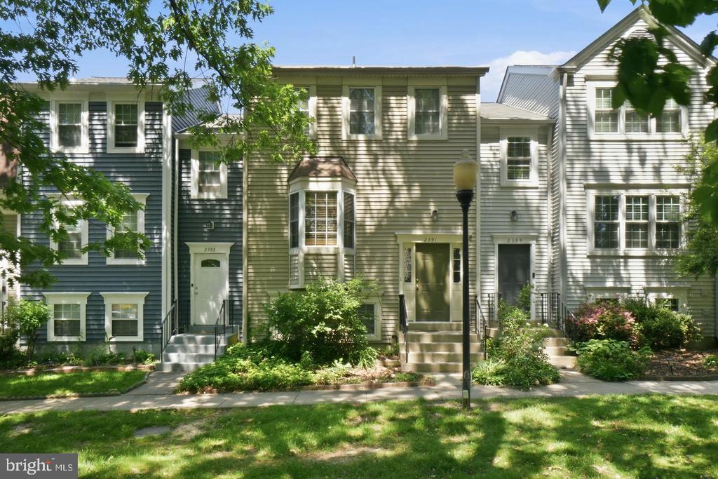2391 HUNTERS SQUARE COURT