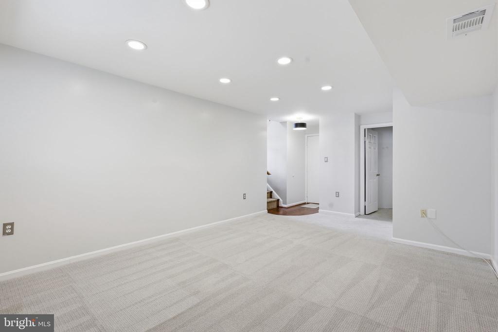 7690 GREEN GARLAND DRIVE